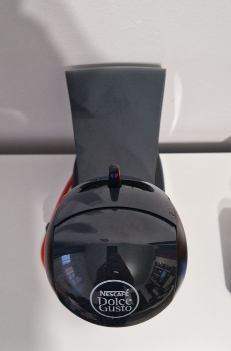 Vând aparat cafea Nescafe Dolce Gusto KRUPS