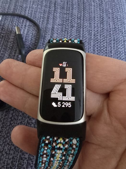 Фитнес-браслет Fitbit Charge 6