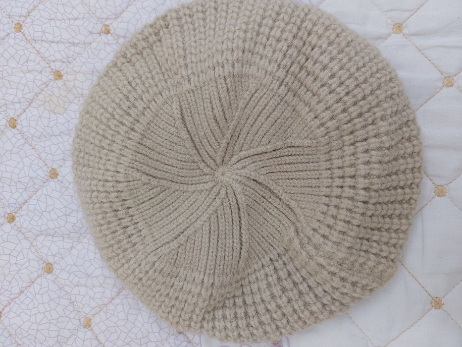 Биретка машинной вязки в отличном состоянии