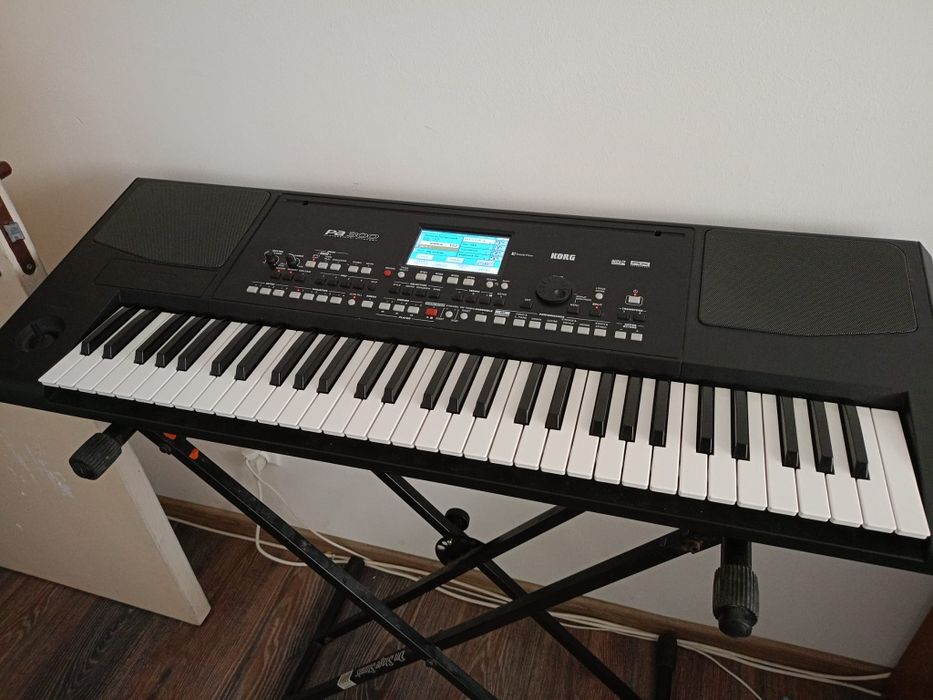 Vând Korg pa 300