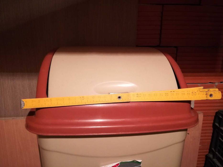 Кош за отпадъци, два броя, 20 л. и 26 л., нови, двата за 11 евро