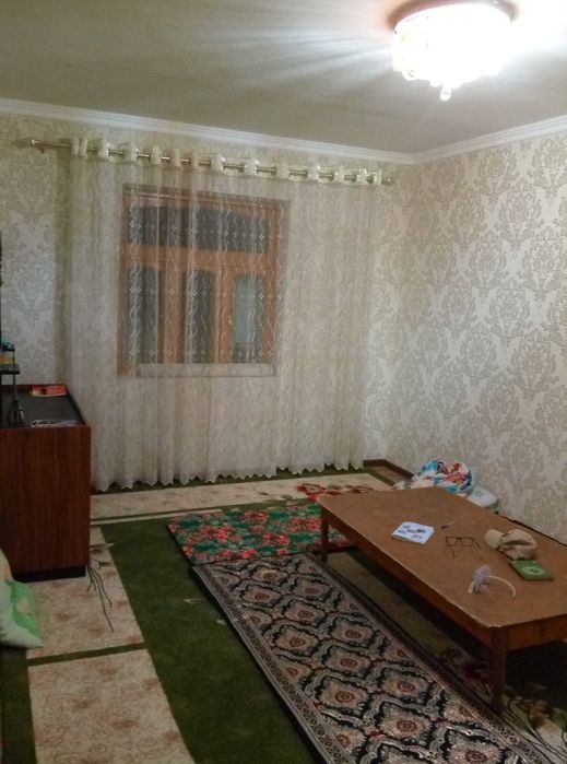 Uy sotiladi. The house is for sale. Дом продается.