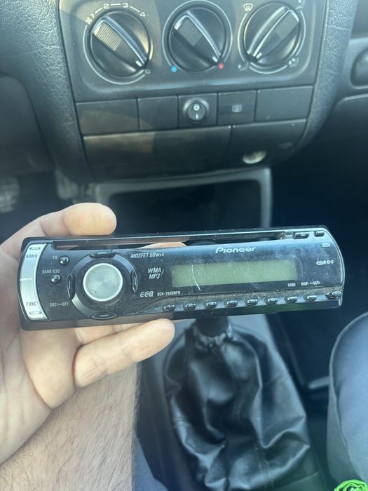 Авто CD Pioneer + трансмитер и флашка