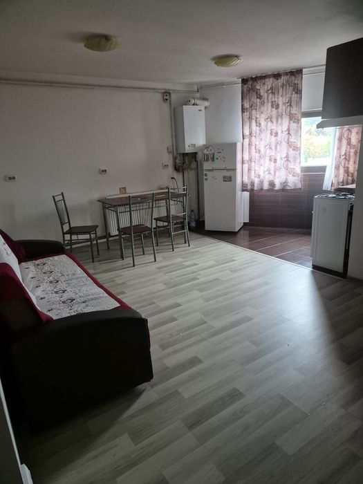 Închiriez apartament