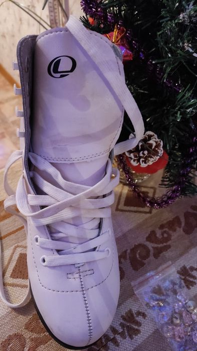 Продам фигурные коньки.