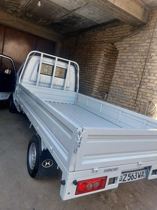 Shiney moshinasi sotiladi yagi