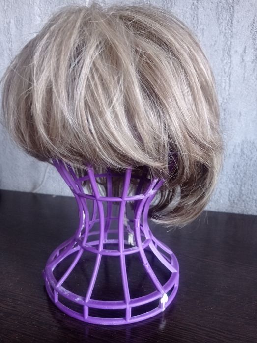 Продам парик женский