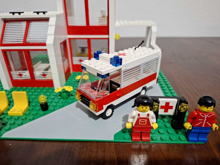 Lego 6380: Emergency Treatment Center (St. Mary's Hospital)