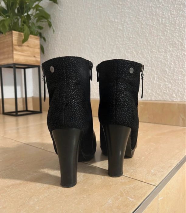 Ghete cu toc gros pana la glezna