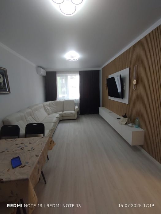 Продам кожанный угловой диван