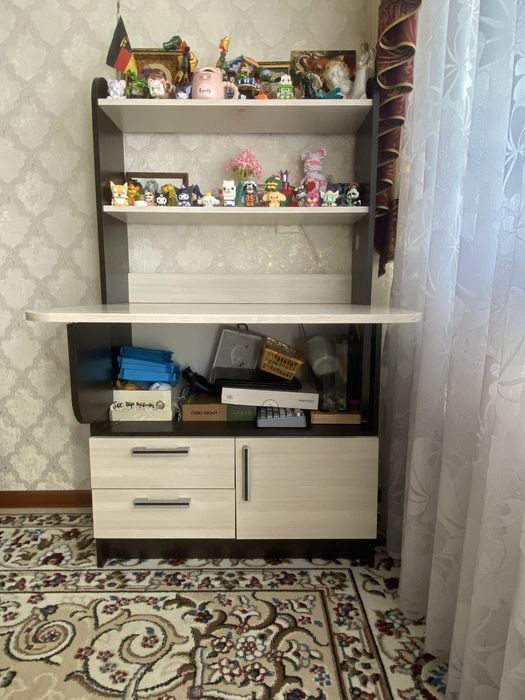 Столик с полками и ящиками