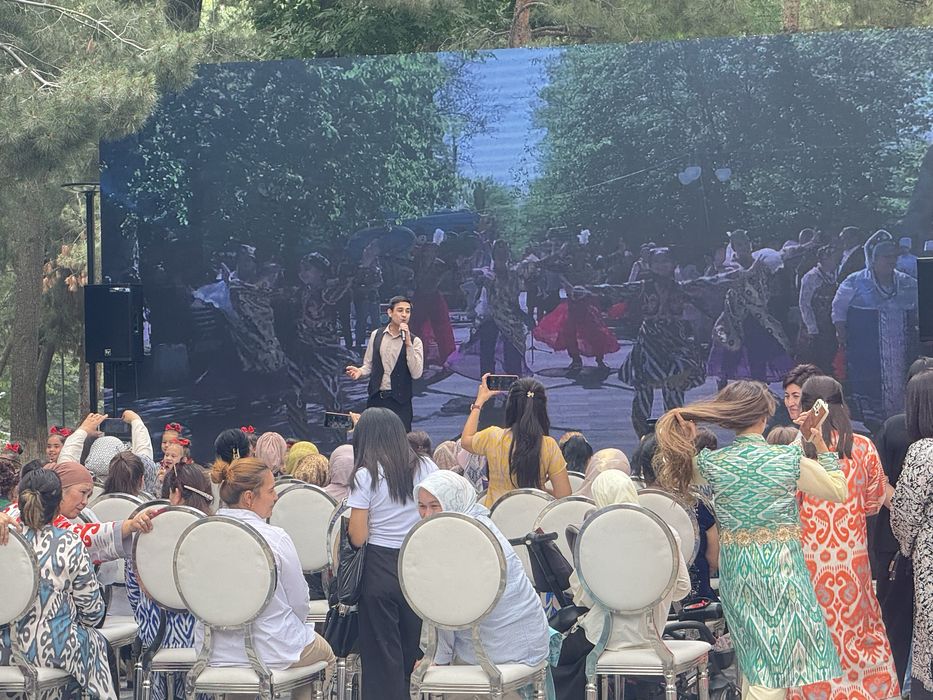 LED ekran, ishlaydigan chiziq, media fasad olinda adashmang