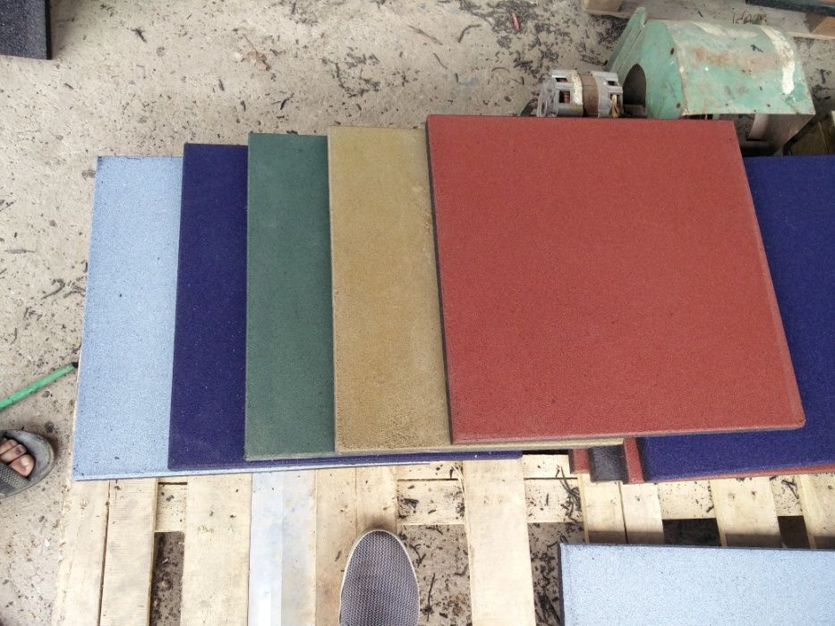 Резиновое покрытие на пол ( ЦЕНЫ СНИЖЕНЫ!!)