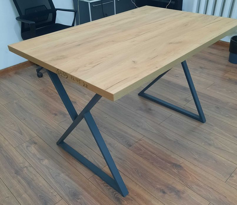 Стол в идеальном состоянии