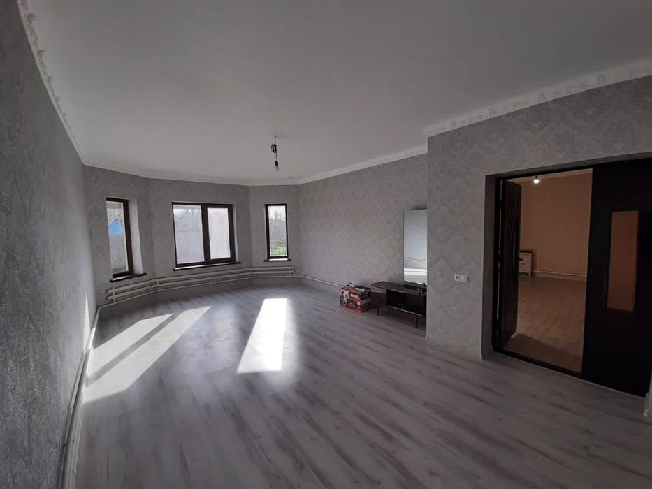 Ҳовли Уй сотилади