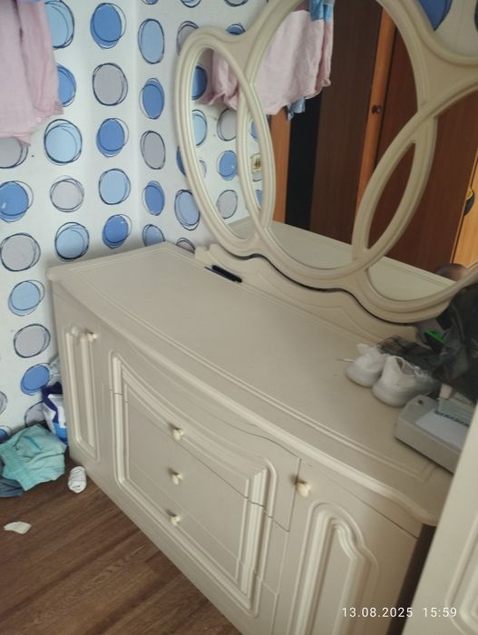 Продаем комод с зеркалом