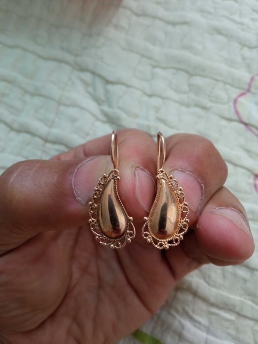 Продам серьги женские