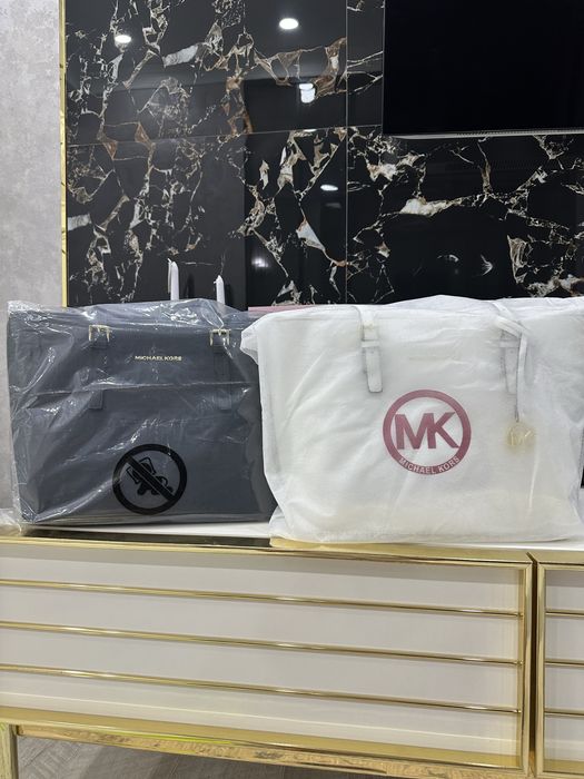 Продам сумочку Michael Kors