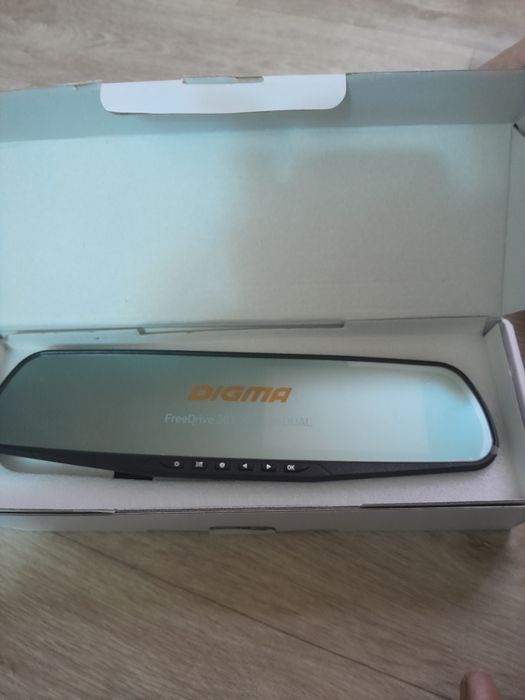 Выдеорегитратор DIGMA.