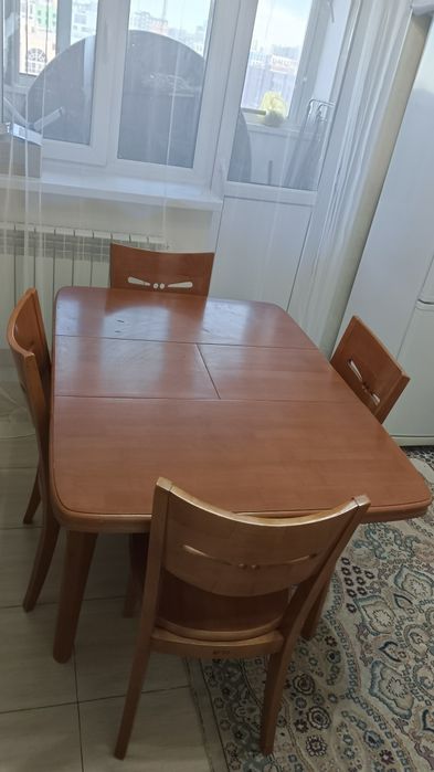 Стол и стулья для кухни