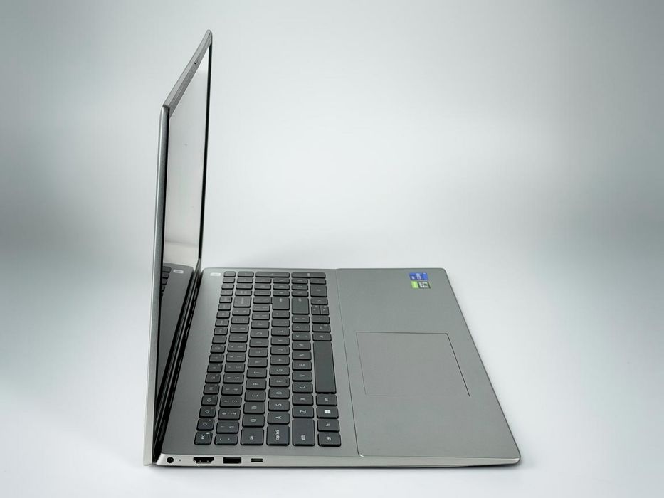 Лаптоп Dell Vostro 5630 16 Gray WUXGA i7-1360P 16GB 1TB SSD RTX 2050 Перфектен! Гаранция!
