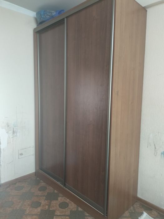 Большой шкаф для одежды