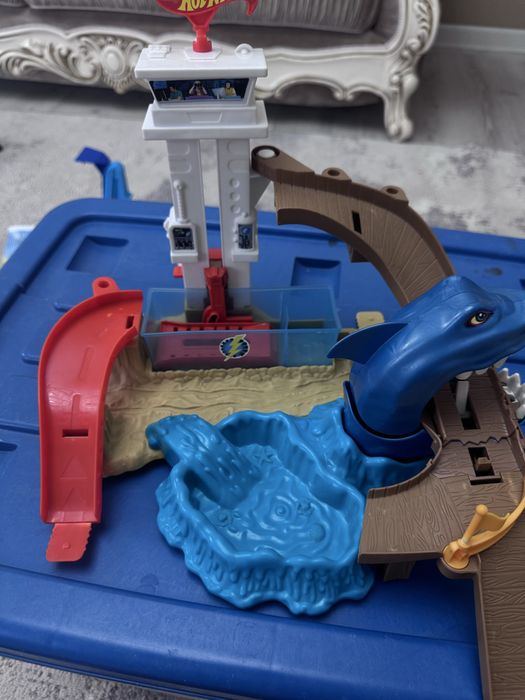 Трасса “Hot Wheels” акула