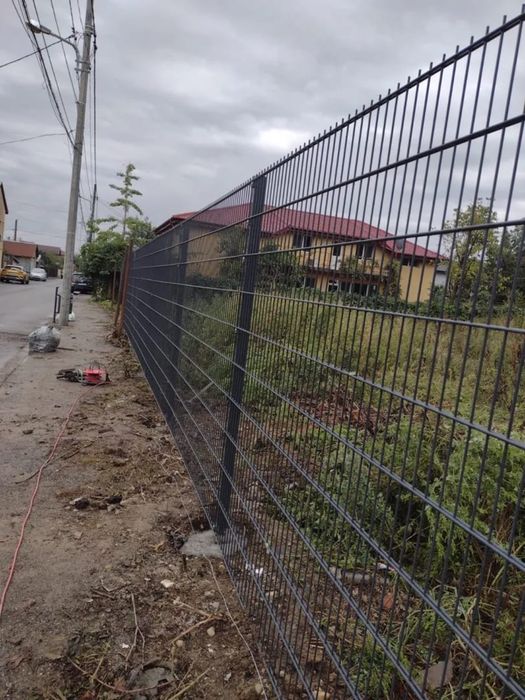 Garduri si porti din sipca metalica, panouri stil jaluzele, tabla cutata, plasa bordurata, fier forjat, BCA si beton si alte modele disponibile