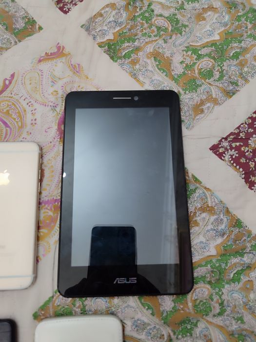 Смартфон некоторые рабочие можно на запчасти