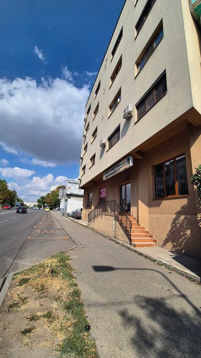 Proprietar spatiu comercial str Maria Tanase.