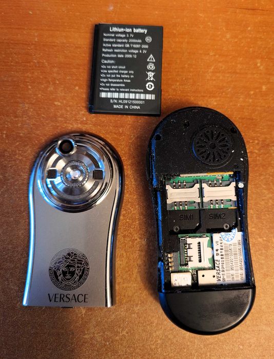 Versace v8 - телефон с две сим карти de lux 2 Gb