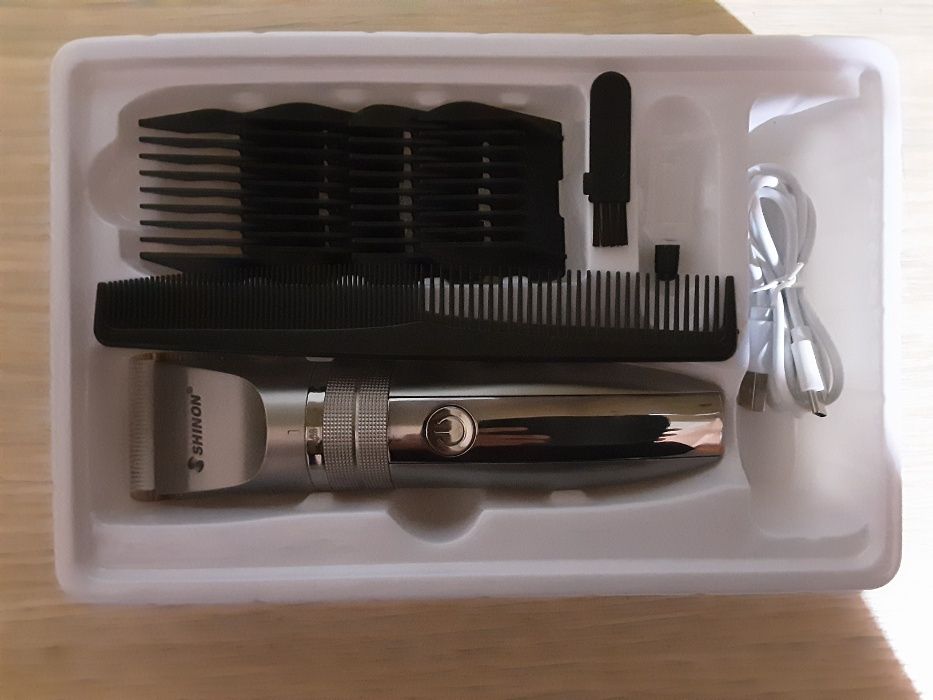 Мощная беспроводная парикмахерская машинка с керамическими ножами!