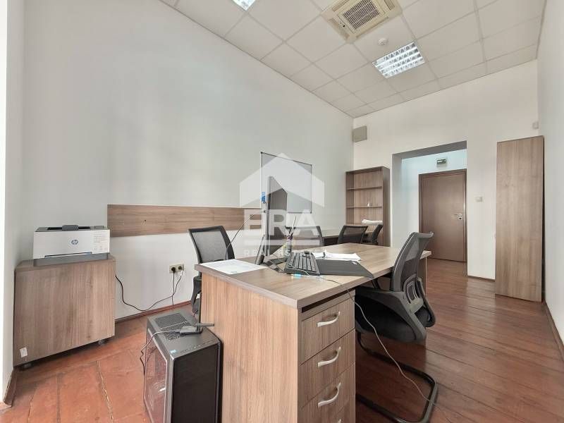 Дава се под наем Офис в София, Център - 31 кв.м за 350 € - Снимка #1