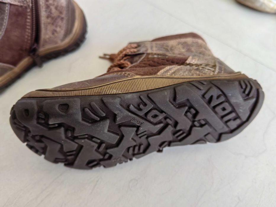 Продавам Нови Детски Зимни Ботуши Колев и Колев номер 26.