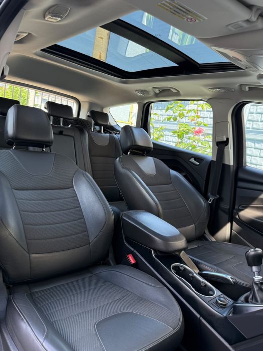 Vând Ford Kuga  Recent  INMATRICULAT 4×4an 2014 2,0 Diesel 140 cp Euro 5Manual Sirocou