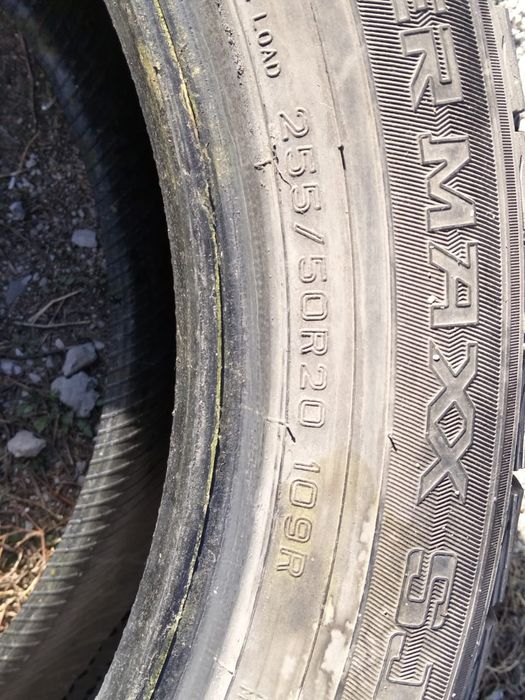 Dunlop  255/50R20