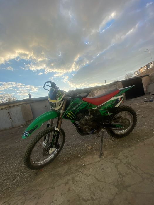 Продам мотоцикл эндуро 250куб