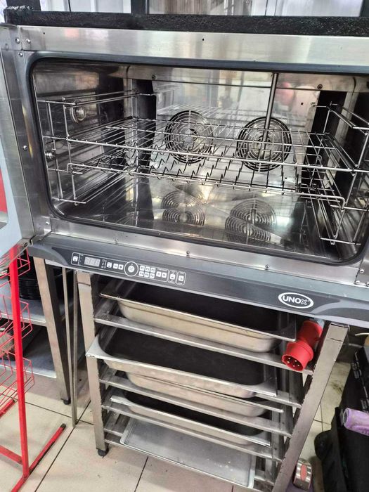 Професионална конвекционна фурна UNOX XFT199
