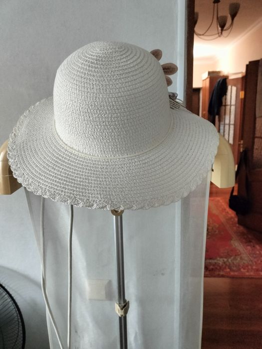 Шляпа белая летняя