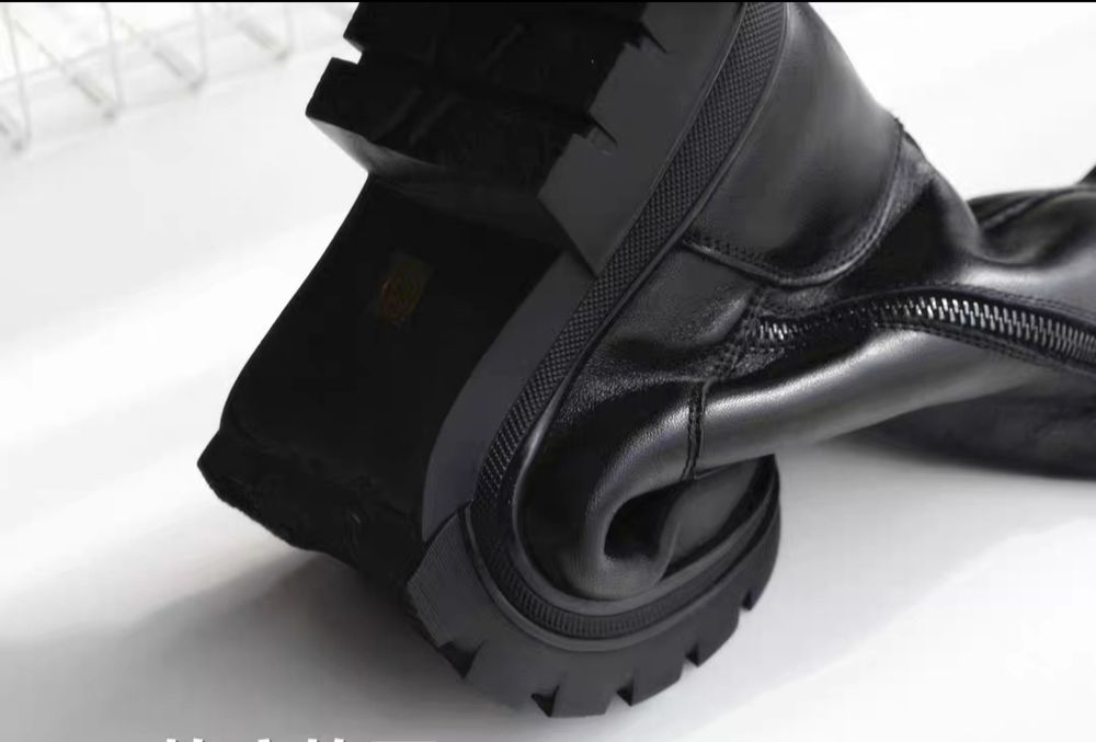 Продам женские зимние ботинки