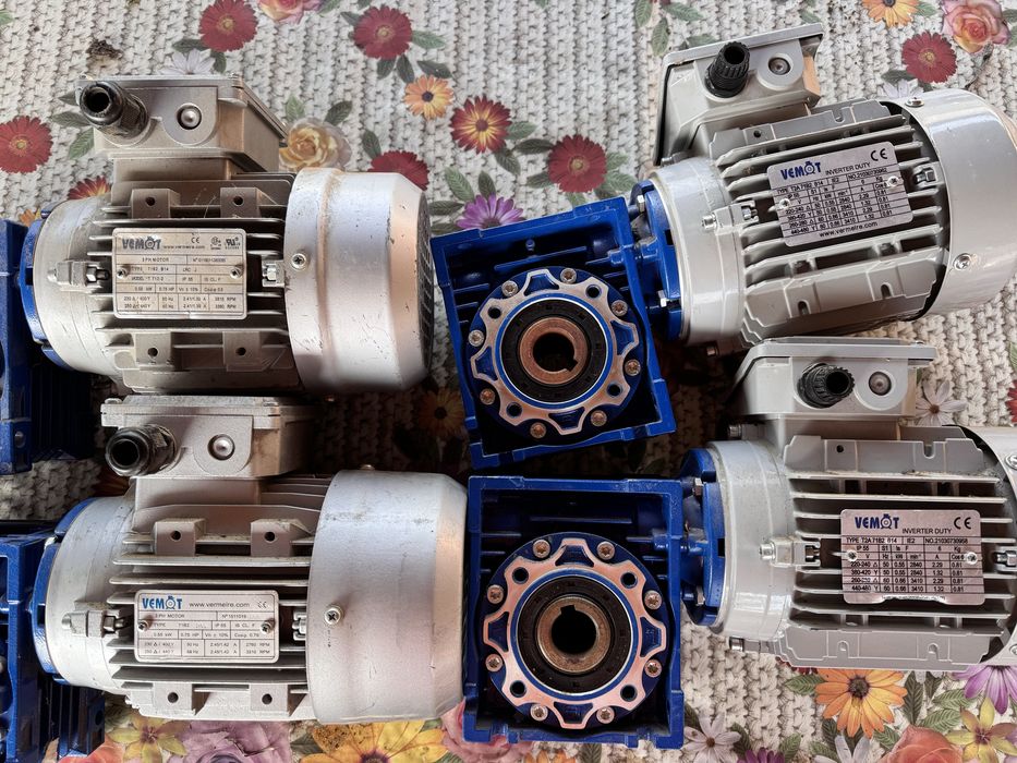 Motoare noi cu reductoare