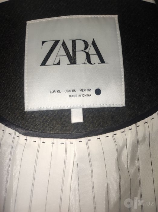 Женское пальто продается ZARA