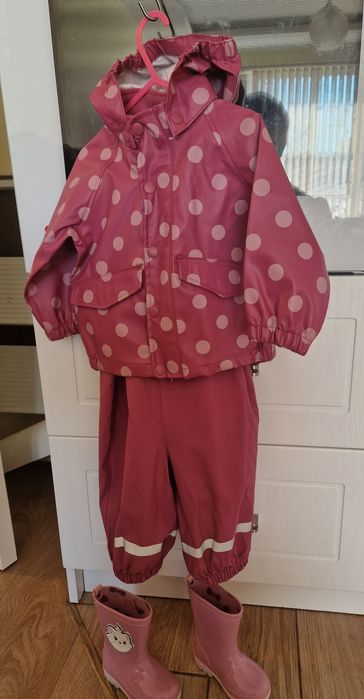 Комплект детски гумиран дъждобран, гащеризон и ботуши - до 2 години