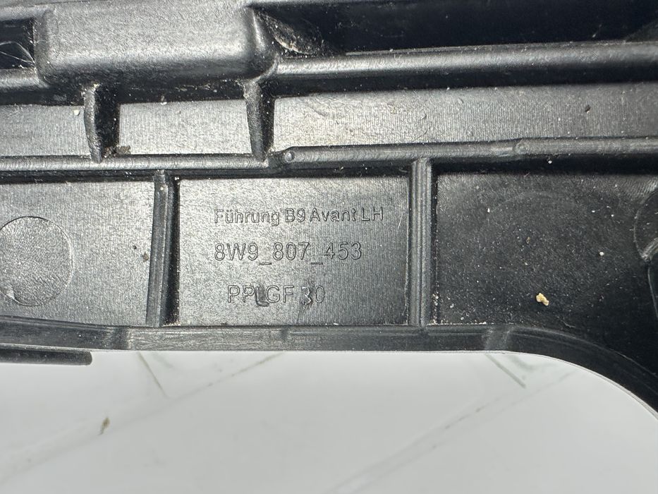 Държач Стойка задна броня AUDI A4 B9 8W9807453