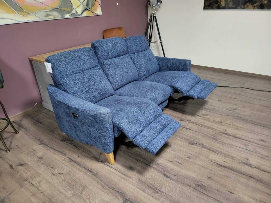 Сив диван от плат тройка с електрически релаксиращ механизъм