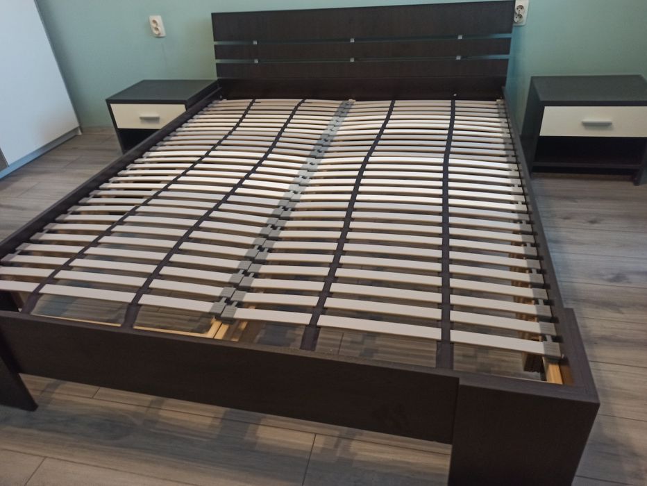 Спалня с подматрачни рамки и запазен двулицев матрак 160/200