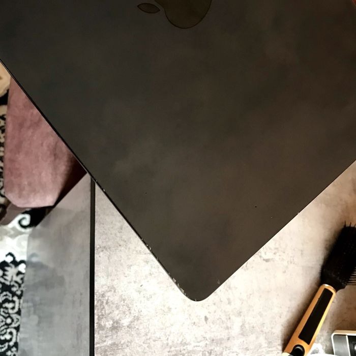 MacBook Air M2 sotiladi