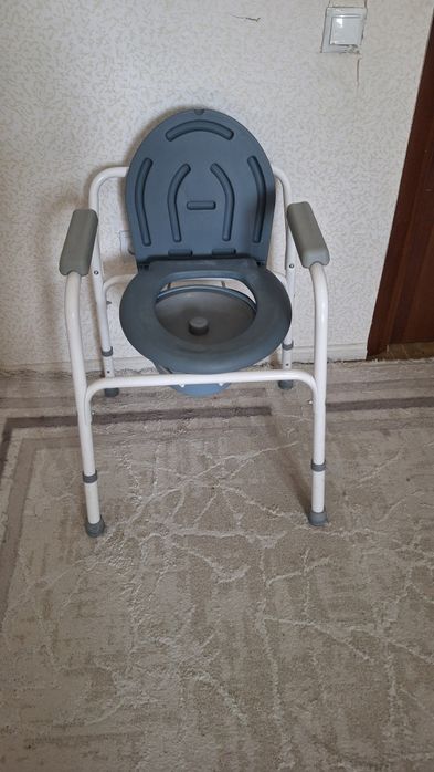Санитарный стул туалет