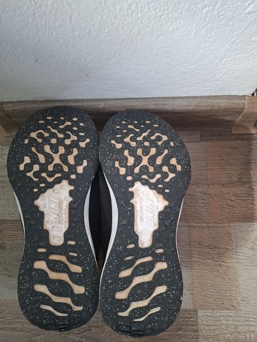 Adidasi Nike 32.