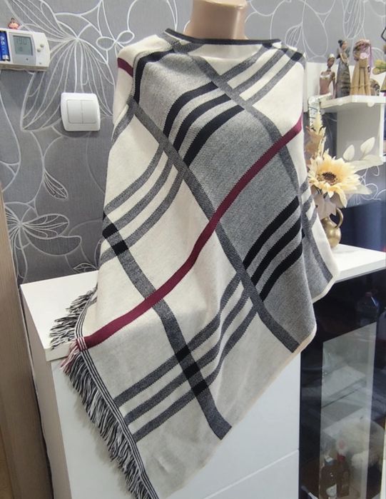 Poncho aproape nou